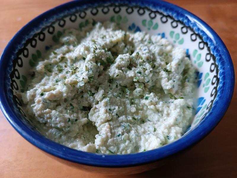 Komkommersalade dip met Cashewnoten